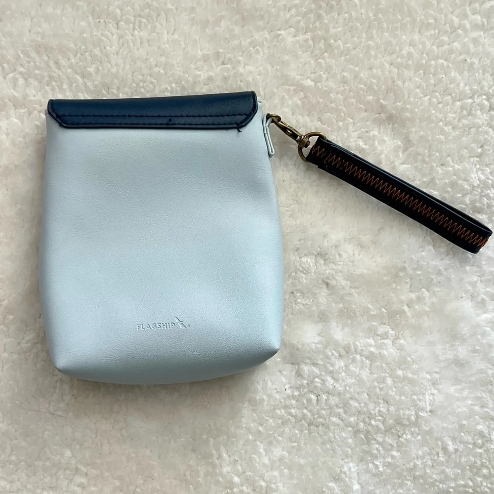 Raven + Lily x American Airlines Blue Vegan Leather Crossbody Pouch / Wristlet - Picture 3 of 6